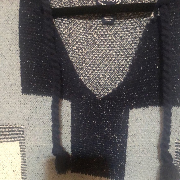 Shades of blue and white ladies sweater size‎ large - Picture 2 of 7